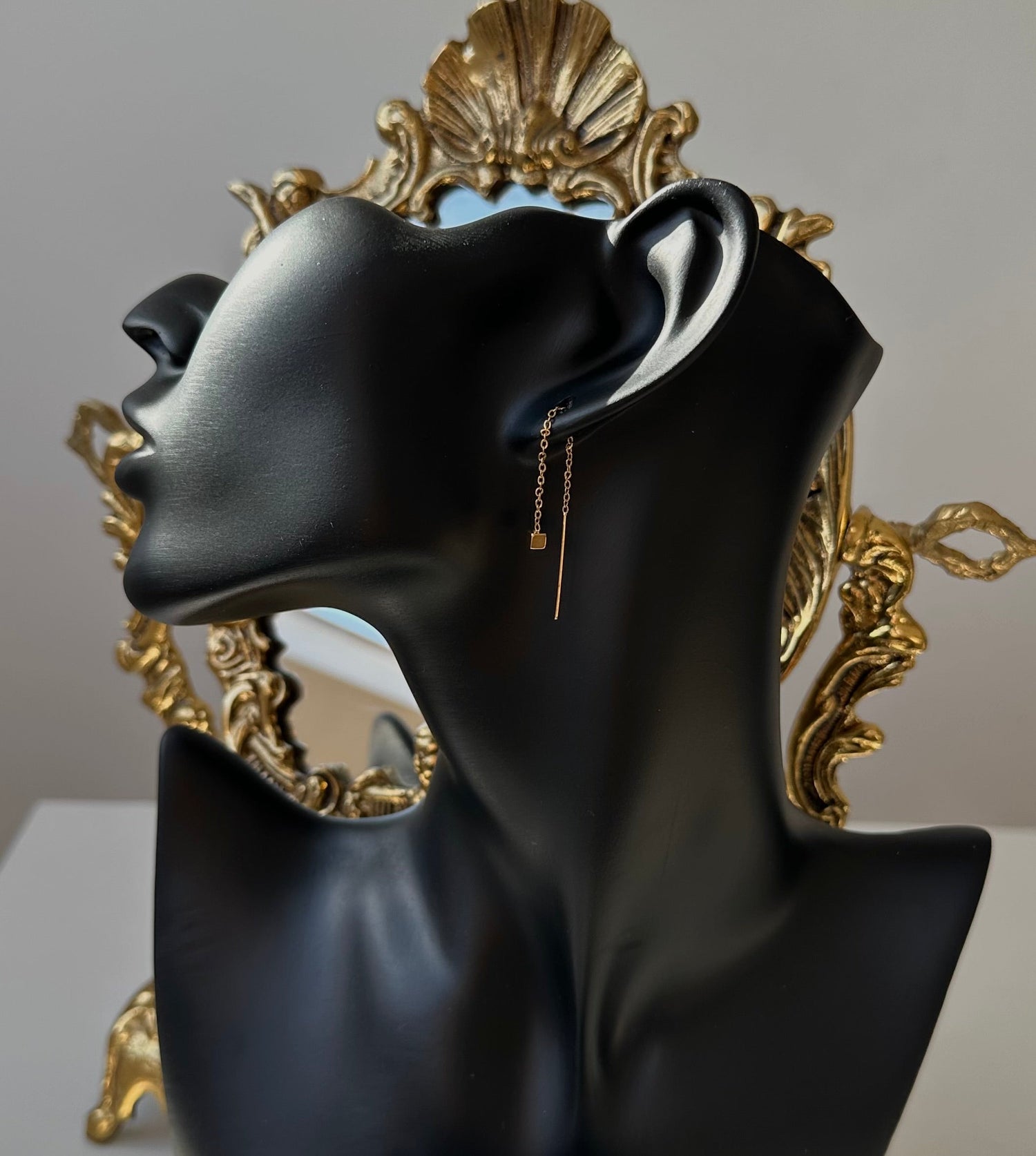 Boucle d’oreille pendantes carré Maison • NAÏM •