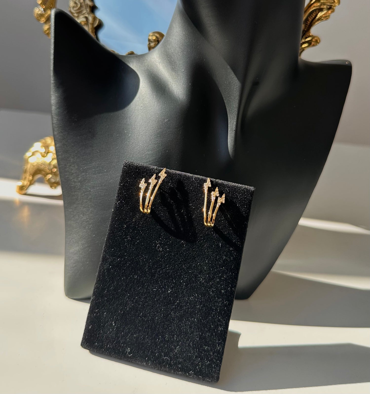 Boucle d’oreille Z Maison • NAÏM •