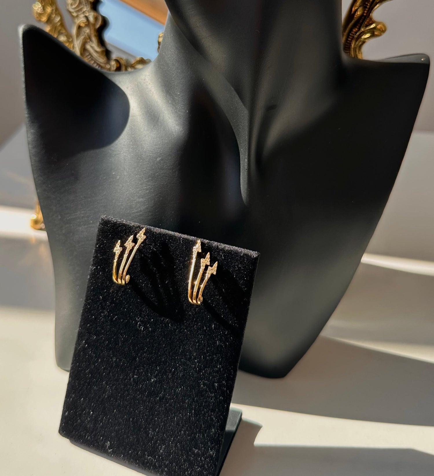Boucle d’oreille Z Maison • NAÏM •