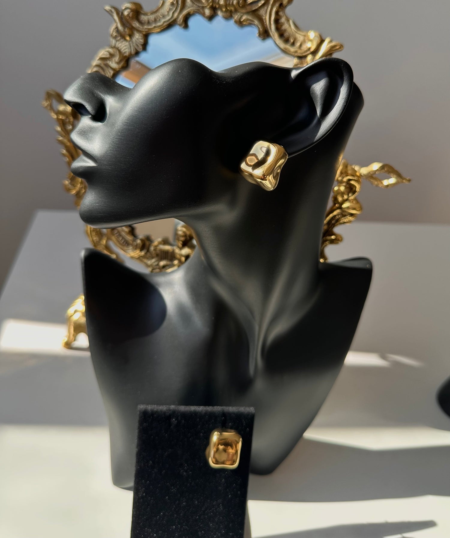 Boucle d’oreille carré Maison • NAÏM •