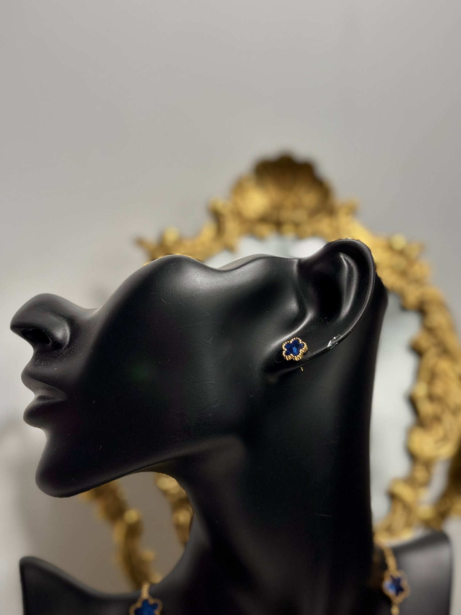 Boucle d’oreille très bleu • NAIMORA •