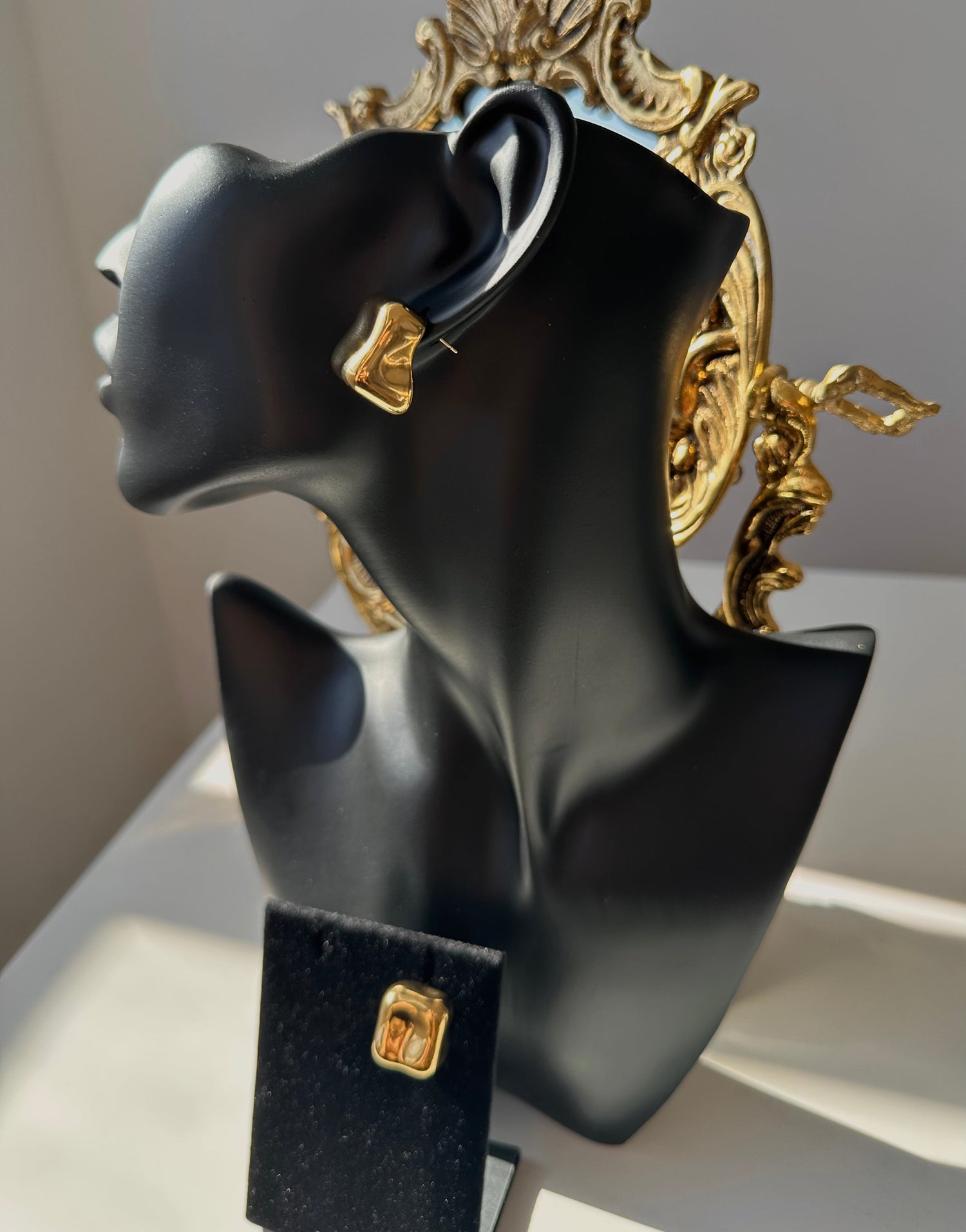 Boucle d’oreille carré Maison • NAÏM •