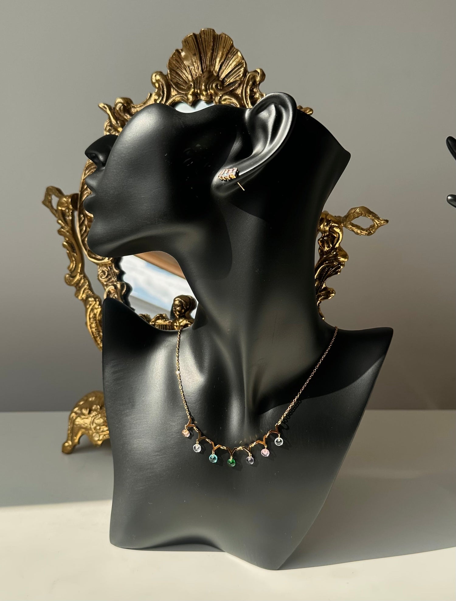 Collier V coloré Maison • NAÏM •