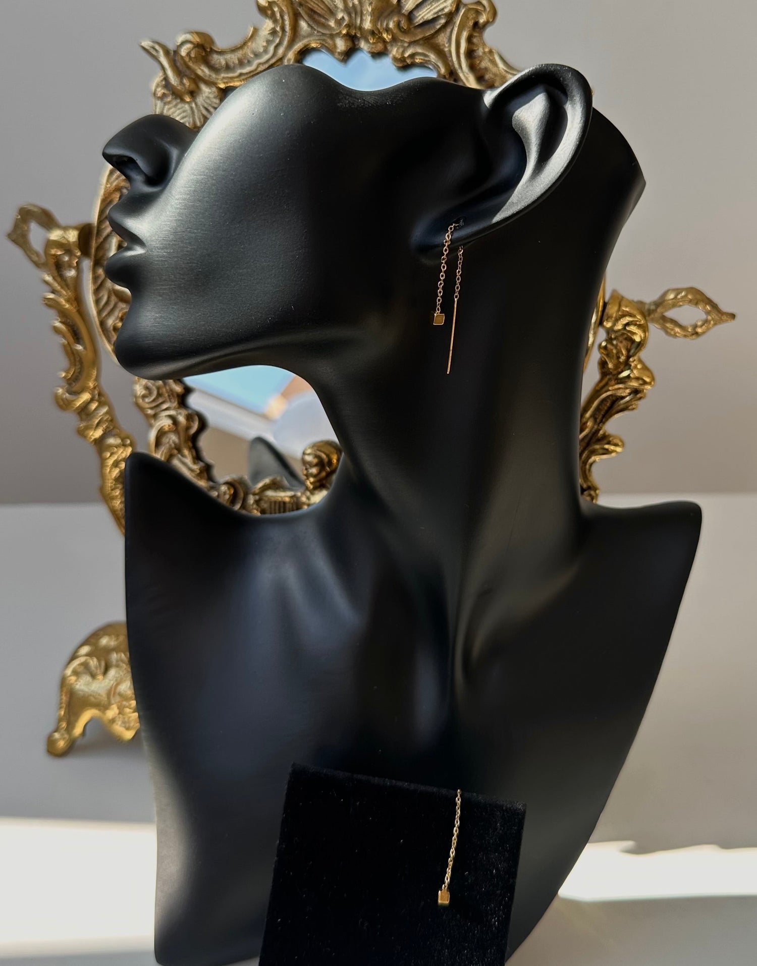 Boucle d’oreille pendantes carré Maison • NAÏM •